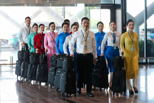Tái hiện lịch sử đồng phục tiếp viên trên những chuyến bay đặc biệt