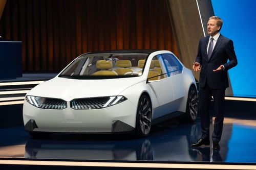 Sếp BMW: 'Chỉ tập trung vào xe điện là đi vào ngõ cụt'