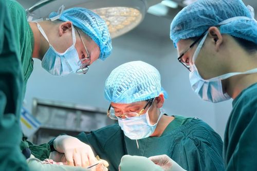 Cô gái 23 tuổi mắc ung thư ác tính