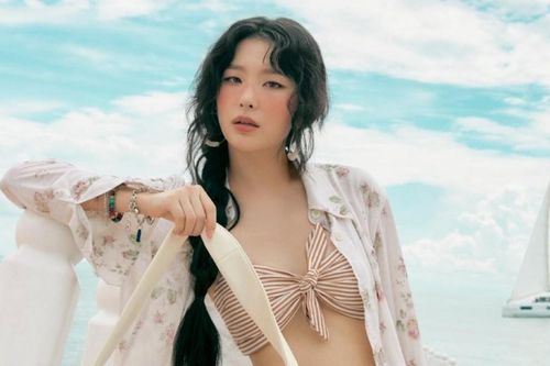 Hình ảnh gợi cảm ở Phú Quốc của ca sĩ Hàn