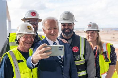 Ông Trump đặt nghi vấn thời điểm ông Biden bị ung thư