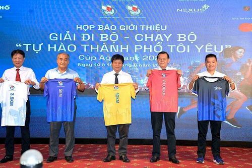 Khoảng 6.000 người tham dự Giải đi bộ - chạy bộ 'Tự hào Thành phố tôi yêu'