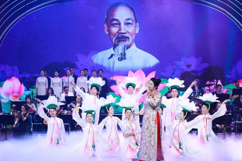Cảm xúc dâng trào trong chương trình chính luận nghệ thuật 'Người là niềm tin tất thắng'