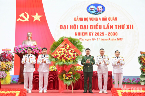 Trung tướng Đỗ Xuân Tụng dự Đại hội đại biểu Đảng bộ Vùng 4 Hải quân lần thứ XII
