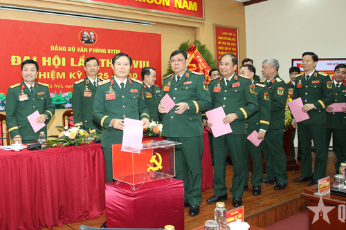 Đại tướng Nguyễn Tân Cương dự Đại hội Đảng bộ Văn phòng Bộ Tổng Tham mưu lần thứ XVIII