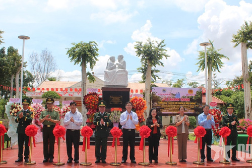 Đắk Lắk: Khánh thành tượng đài 'Bác Hồ với chiến sĩ Biên phòng'