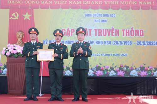 Kho K64 (Binh chủng Hóa học) đón nhận Bằng khen của Bộ trưởng Bộ Quốc phòng