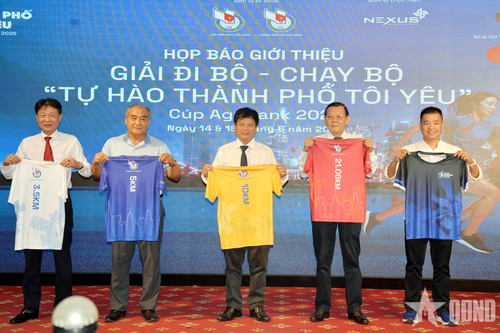 Hơn 1.000 nhà báo tham gia giải đi bộ, chạy bộ 'Tự hào thành phố tôi yêu'