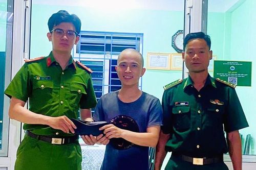 Trao trả tài sản cho người đánh rơi
