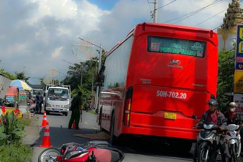Vĩnh Long: Xe khách va quẹt xe mô tô, 1 người tử vong