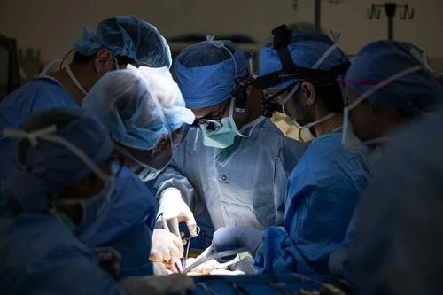 Thành công ca ghép bàng quang đầu tiên trên thế giới