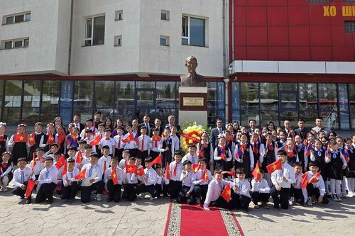 Kỷ niệm 135 năm ngày sinh Chủ tịch Hồ Chí Minh tại Mông Cổ