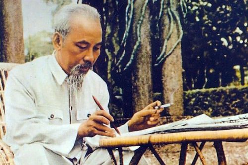 Tháng Năm nhớ Bác