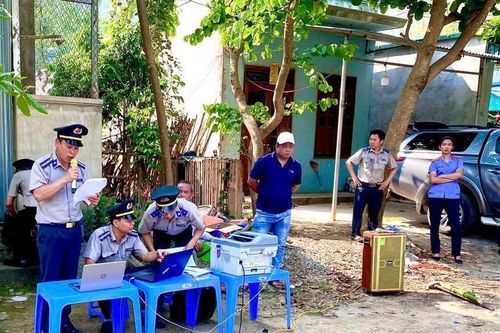 Cán bộ thi hành án vùng cao Phạm Ngọc Hưởng và kỷ niệm bị đương sự chốt cửa dọa ...'đốt xăng'