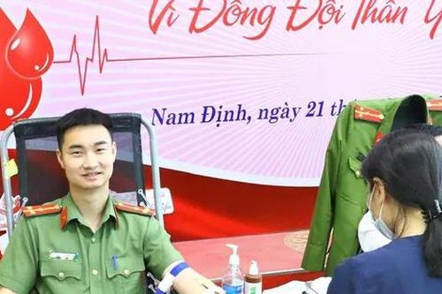 Thầm lặng lập chiến công