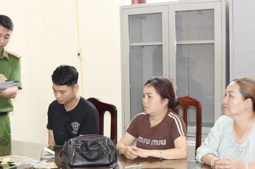 Bắt nhóm đối tượng trộm 19 điện thoại của người dân chiêm bái xá lợi Phật ở chùa Tam Chúc