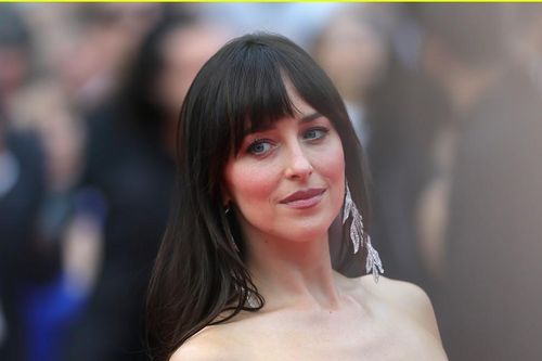 Diễn viên phim nóng '50 sắc thái' khoe nhan sắc cực phẩm trên thảm đỏ
