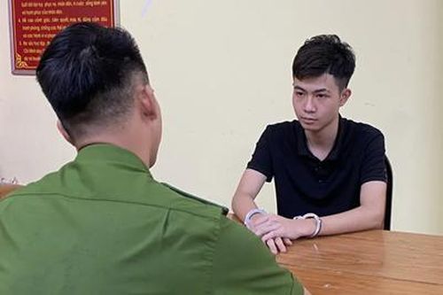 Bắt khẩn cấp nam thanh niên đánh du khách nước ngoài ở phố Bùi Viện