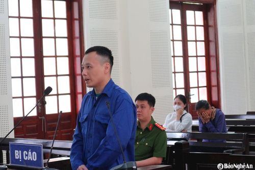 Mạo danh cán bộ, chiếm đoạt tiền bằng chiêu trò xin việc và xuất khẩu lao động