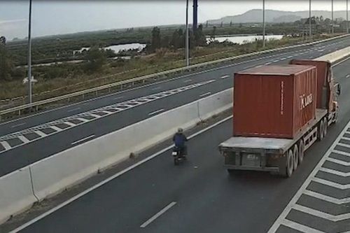 Mối hiểm họa từ hành vi xe máy đi vào cao tốc Hạ Long-cầu Bạch Đằng