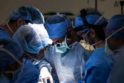 Thực hiện thành công ca ghép bàng quang cho người đầu tiên trên thế giới