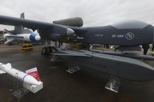 Video 'tàu sân bay UAV trên không' đầu tiên trên thế giới