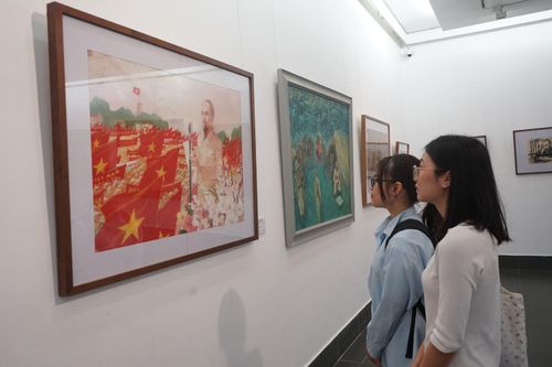 Chủ tịch Hồ Chí Minh 'sống mãi' trong trái tim những người nghệ sĩ