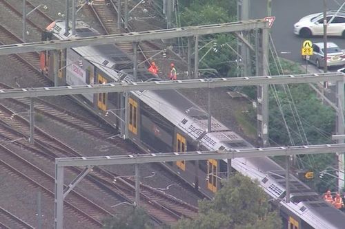 Ausralia: Giải cứu hàng trăm hành khách trên tàu sau khi bị cáp điện rơi trúng