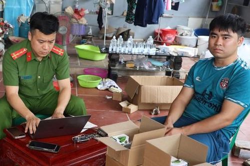 Khởi tố 'trùm' sản xuất mỹ phẩm theo công nghệ xô chậu ở Bắc Giang