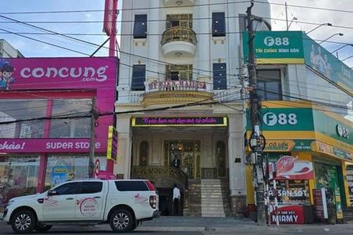 Tháo gỡ quảng cáo khai trương chi nhánh Thẩm mỹ viện Mailisa