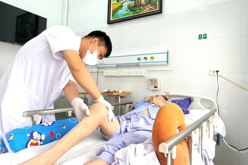 Bệnh nhân nhiễm nấm được bác sĩ cứu khỏi cảnh liệt 2 chân
