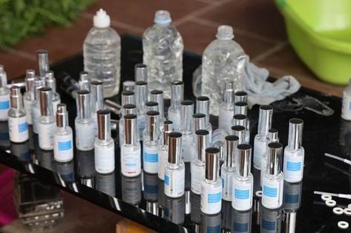 Khởi tố đối tượng sản xuất mỹ phẩm giả bằng phèn chua, bán hơn 100.000 sản phẩm ra thị trường