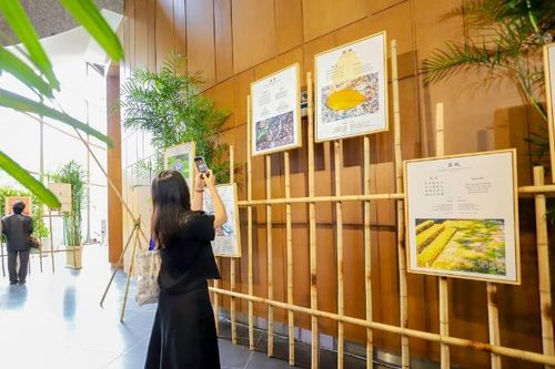 Tổ chức triển lãm thơ Thiền cổ điển Việt Nam tại Đại học Văn Lang