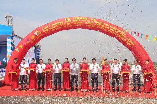 Nghệ An: Thông xe cầu vượt đường sắt, giải tỏa điểm nghẽn trên Quốc lộ 7