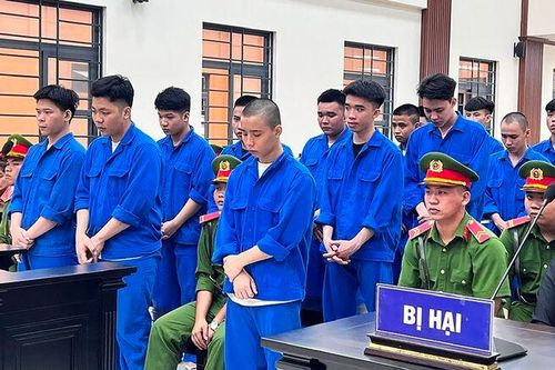 Hung hăng, nhóm thanh, thiếu niên ngồi tù