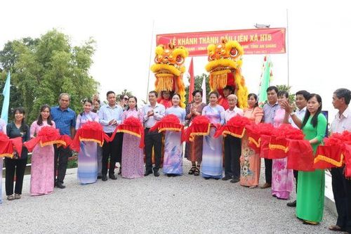 Khánh thành cầu liên xã HT5