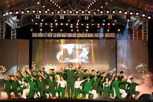 Chương trình nghệ thuật kỷ niệm 135 năm Ngày sinh Chủ tịch Hồ Chí Minh