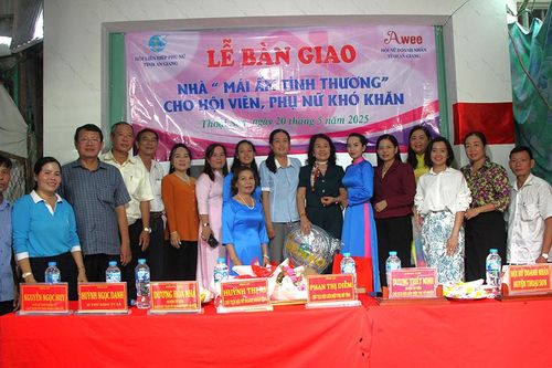 Hội Nữ doanh nhân An Giang trao 'Mái ấm tình thương' cho hội viên phụ nữ khó khăn