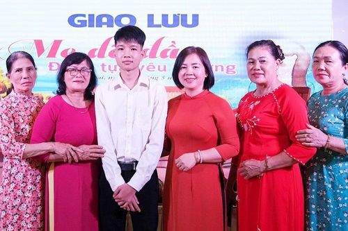 Hành trình yêu thương của chương trình 'Mẹ đỡ đầu'