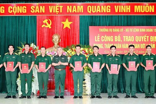 Binh đoàn 15 phong, thăng quân hàm cho 55 sĩ quan