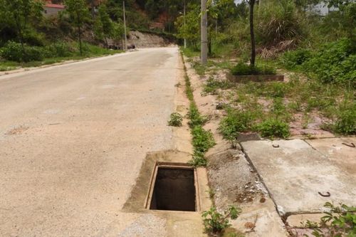 Hàng chục nắp hố ga khu tái định cư A Mai Pha bị mất trộm chưa được khắc phục