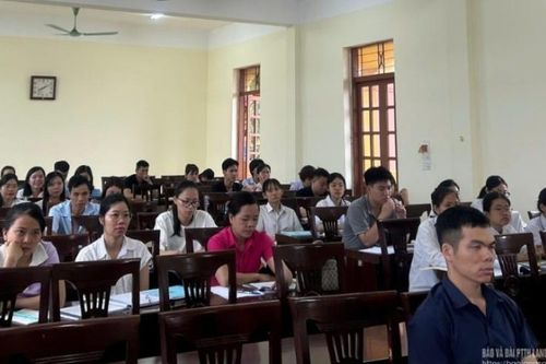 Cao Lộc: 48 quần chúng ưu tú được bồi dưỡng nhận thức về Đảng