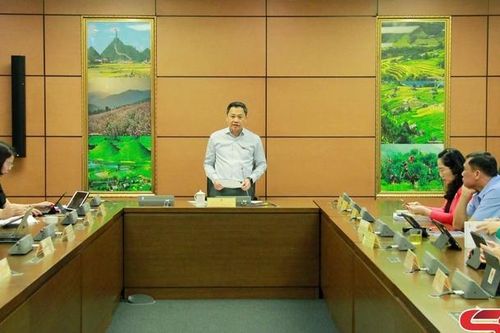 Đoàn đại biểu Quốc hội tỉnh Sơn La thảo luận tại tổ về một số dự thảo luật