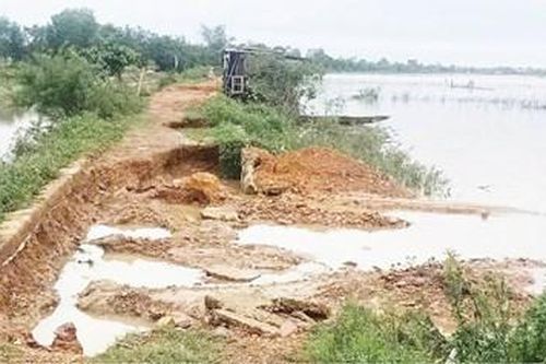 Sớm đầu tư nâng cấp, sửa chữa đê bao ở Phú Lộc