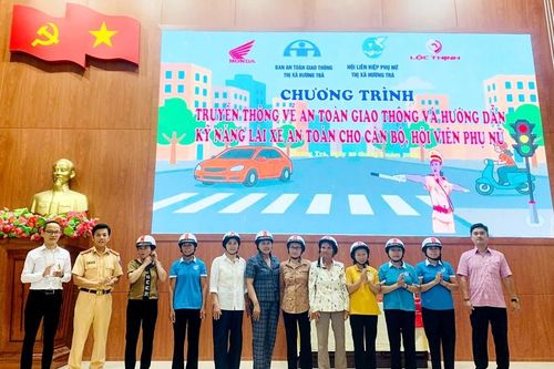 Hướng dẫn kỹ năng lái xe an toàn cho hơn 300 cán bộ, hội viên phụ nữ