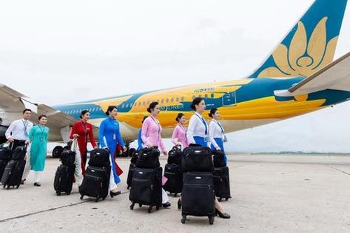 Vietnam Airlines tái hiện lịch sử đồng phục tiếp viên trên những chuyến bay đặc biệt