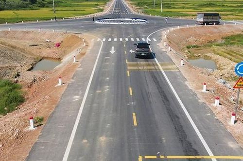 Đảm bảo ATGT tại ngã tư quốc lộ 8C với đường kết nối cao tốc Hàm Nghi - Vũng Áng