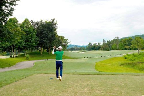 Sáng chơi golf, tối xem pháo hoa