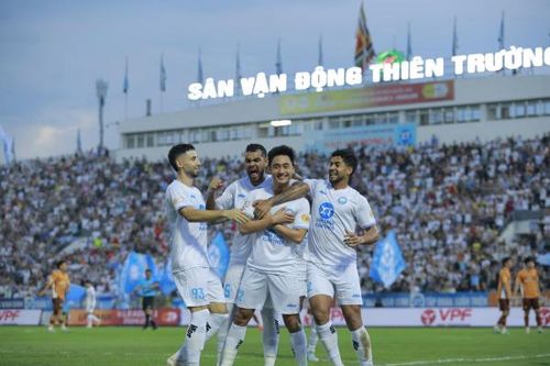 Cuộc đua vô địch V.League chỉ còn song mã