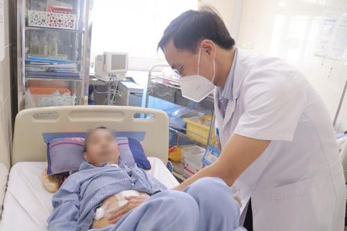 Cùng lúc mắc 2 bệnh ung thư, người đàn ông phải tạo hình thực quản bằng đại tràng